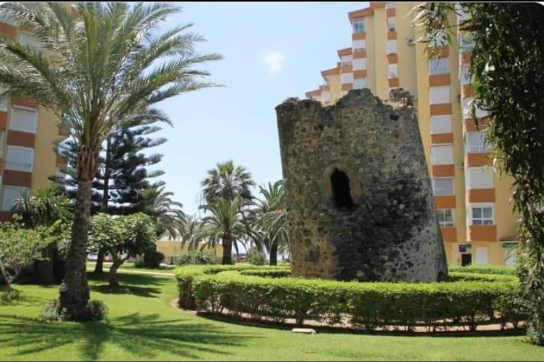 Apartamento Ohana, Costa Del Sol Алгаробо-Коста Екстериор снимка