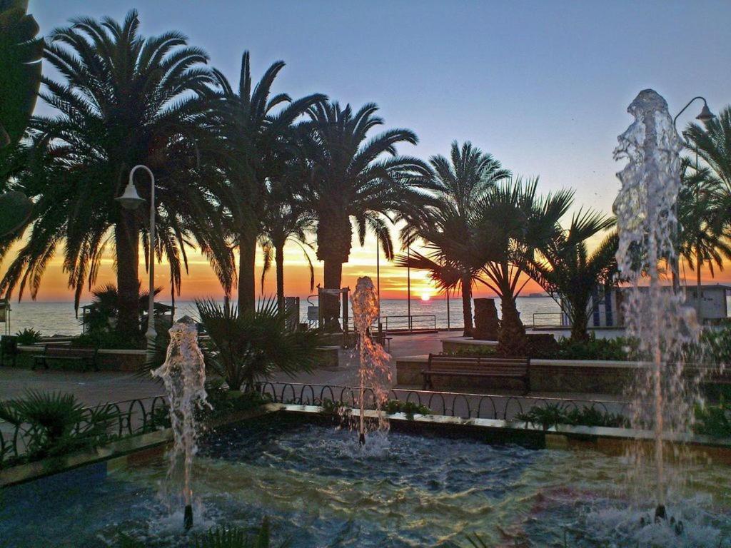 Apartamento Ohana, Costa Del Sol Алгаробо-Коста Екстериор снимка