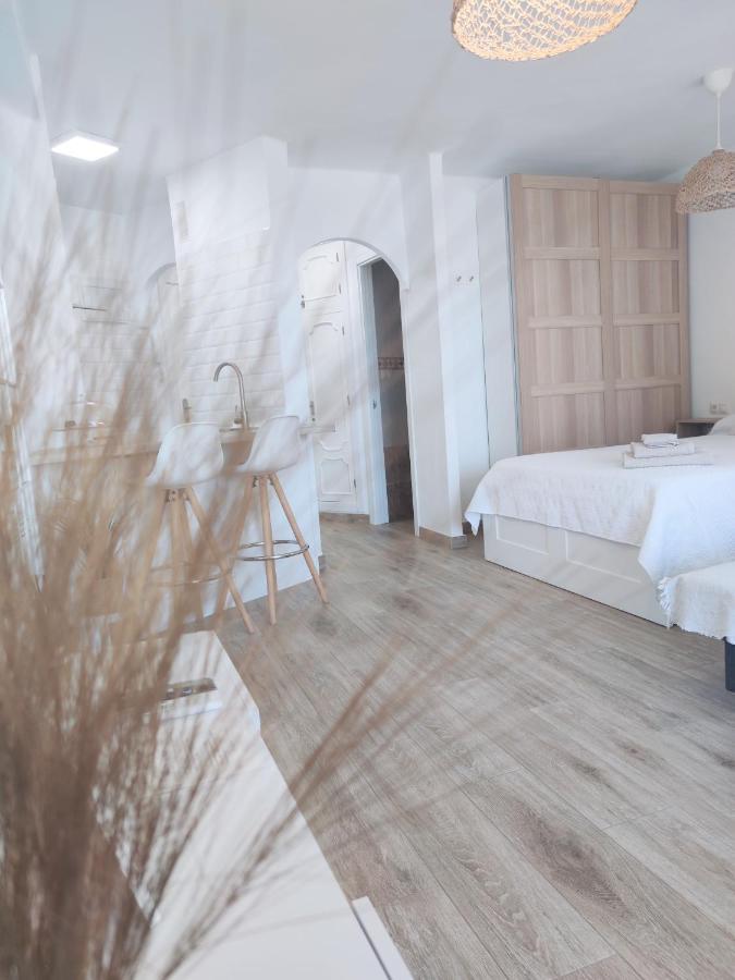 Apartamento Ohana, Costa Del Sol Алгаробо-Коста Екстериор снимка